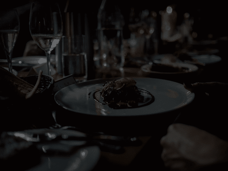 مطعم في الظلام